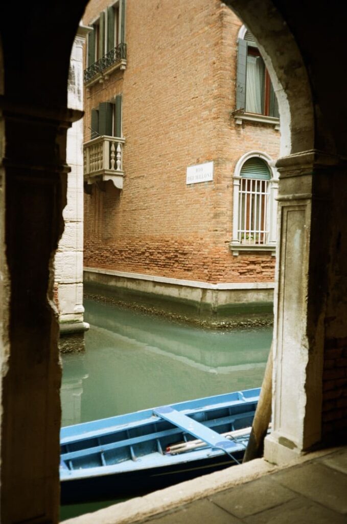 un canal de venise dans cannaregio