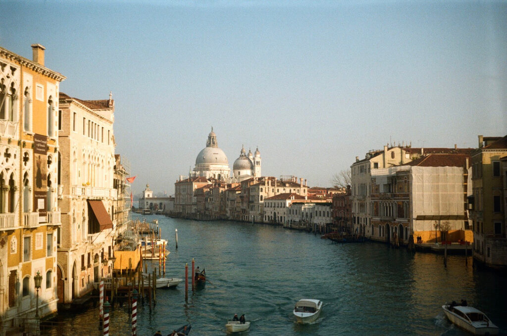 grand canal de venise avec basilique