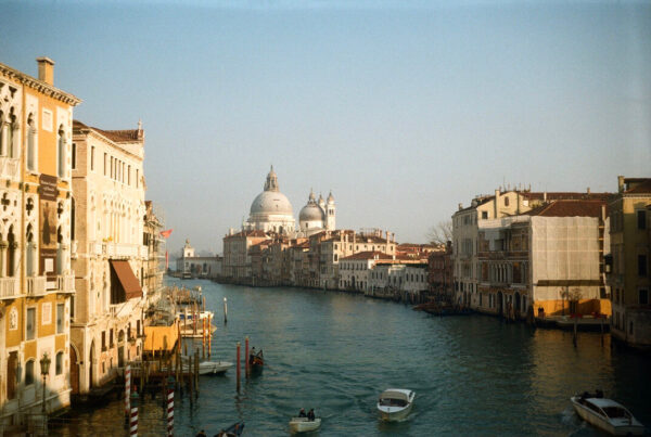 grand canal de venise avec basilique