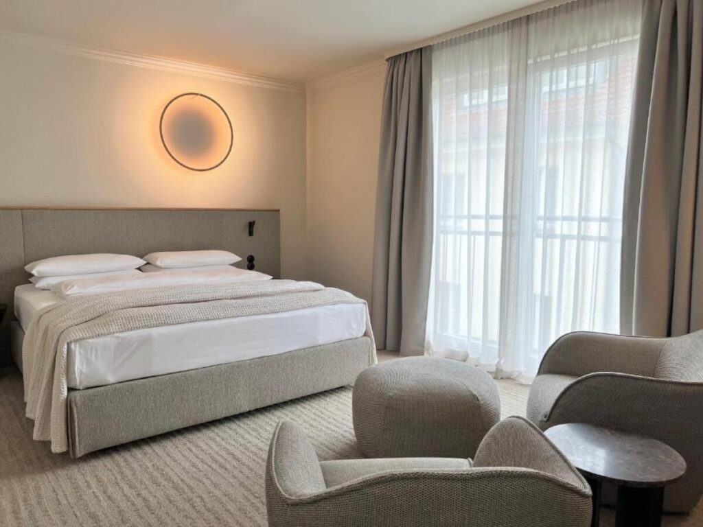 adelante berlin chambre