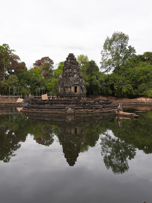 Neak Pean sanctuairejpg