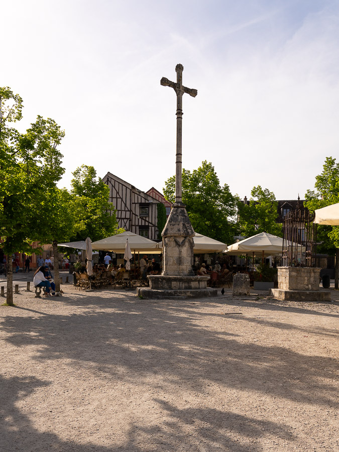 Place du Châtel Provins