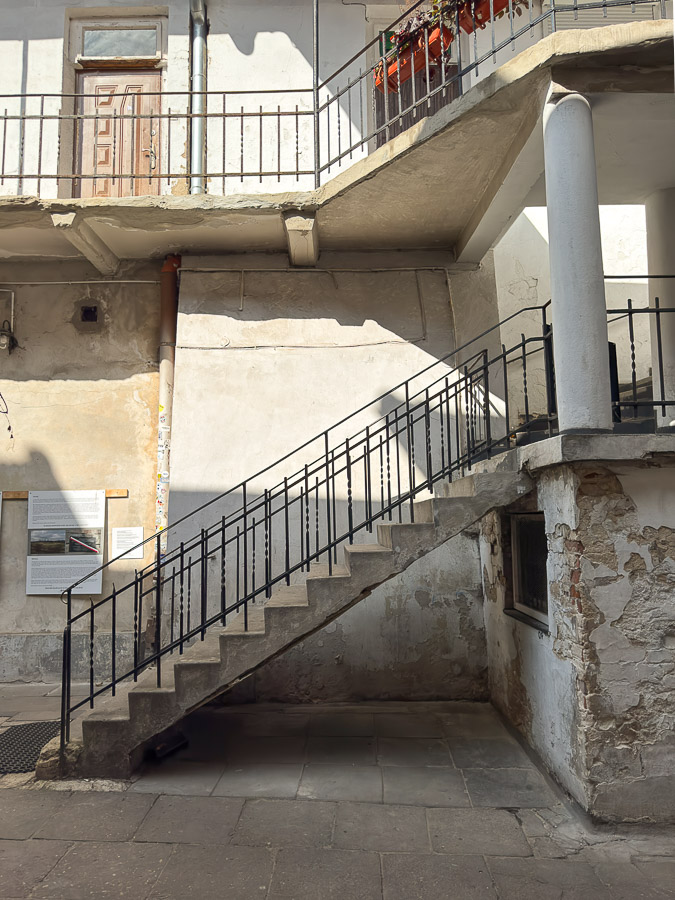 Passage de la Liste de Schindler Cracovie escalier