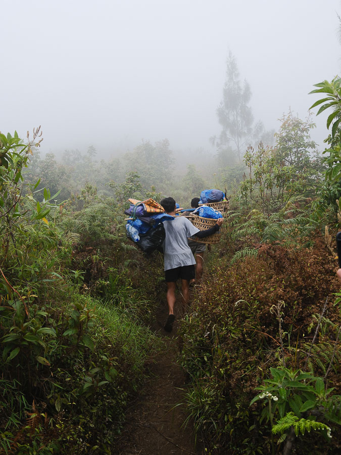 porteur du trek rinjani