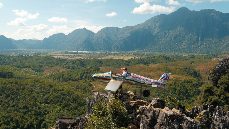 une personne dans un avion au Laos