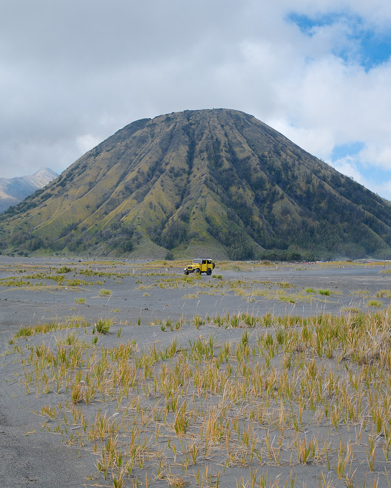 Mont Bromo caldeira Jeep jaune