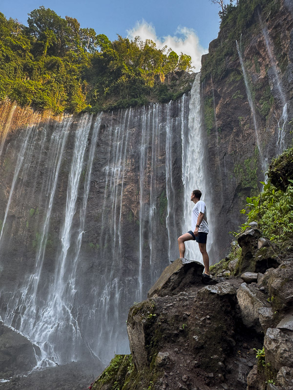 Julie devant Tumpak Sewu