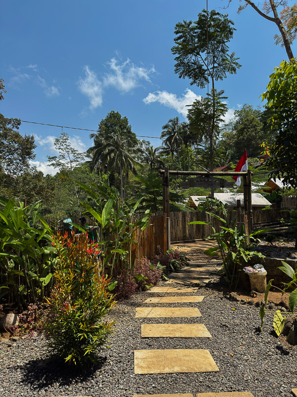 Happy Monkey Village Hotel Tumpak Sewu