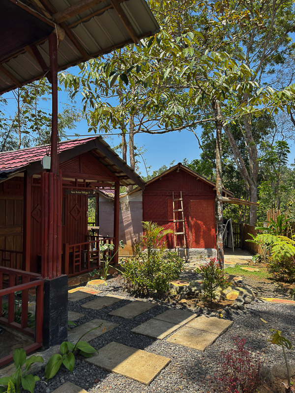 Happy Monkey Village Hotel Tumpak Sewu