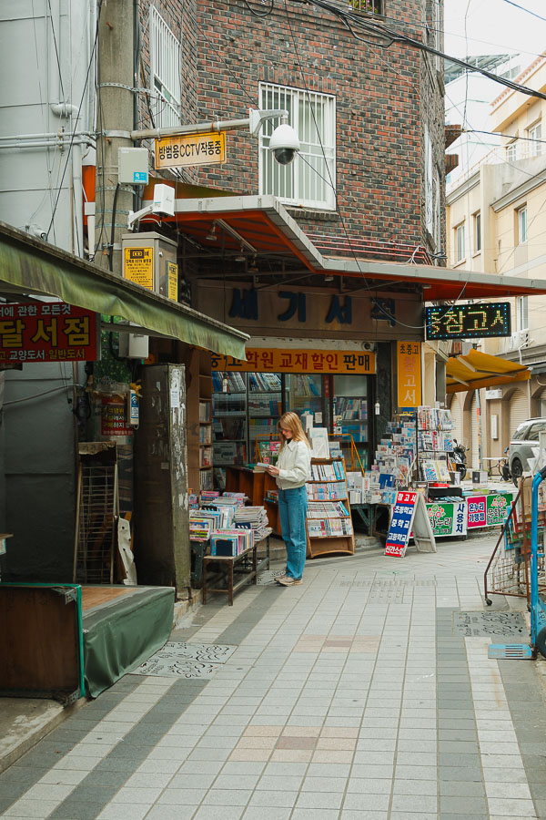 Rue de Bosu Book Street