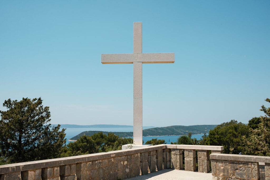 Croix Colline Marjan