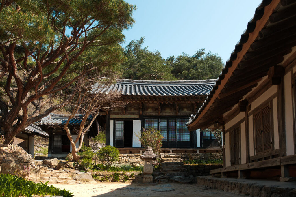Bongjeongsa Temple Pavillon