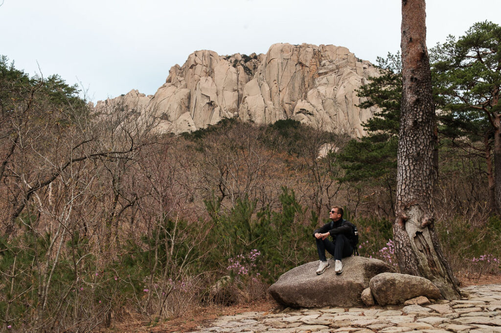 PL devant Ulsanbawi Rock à Seoraksan