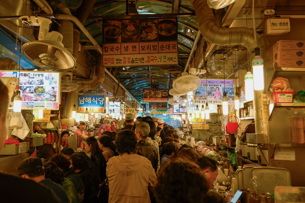 Marché de Namdaemun kalguksu alley