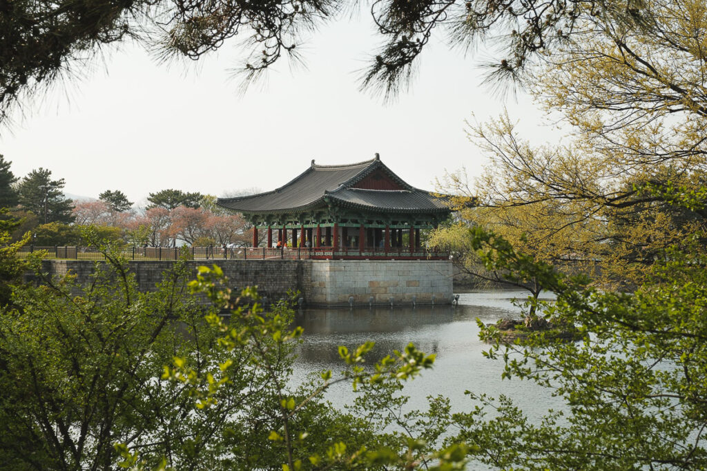 Vue sur le Dongung Palace à Gyeongju