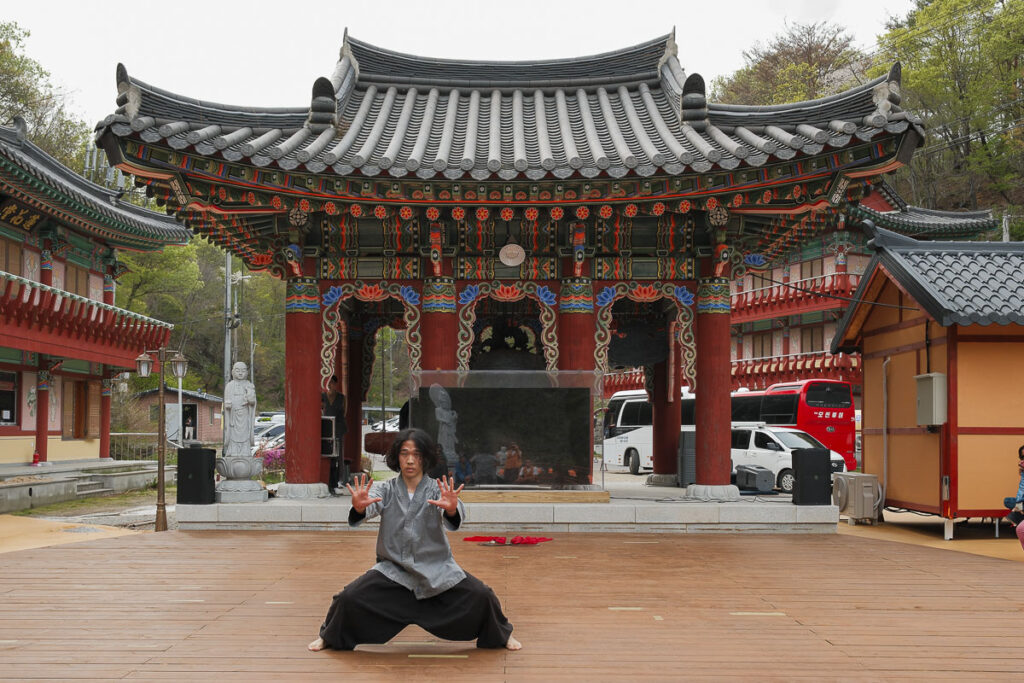 démonstration de seonmundo au temple Golgulsa