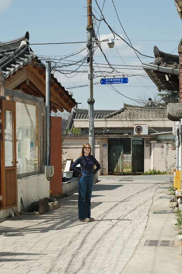 Julie dans la rue de Gyeongju