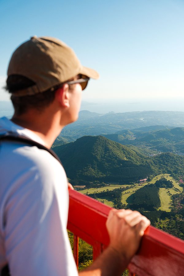 PL qui regarde depuis le Mount Myoken Observatory