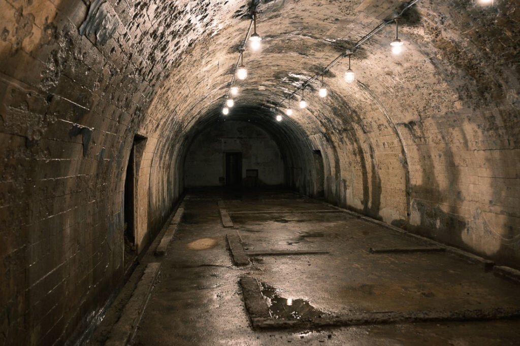 Intérieur d'un abri anti anomique à Nagasaki