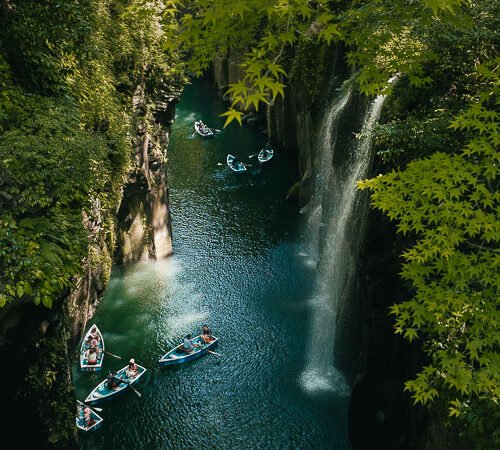Barques et casacade dans les Gorges de Takachiho