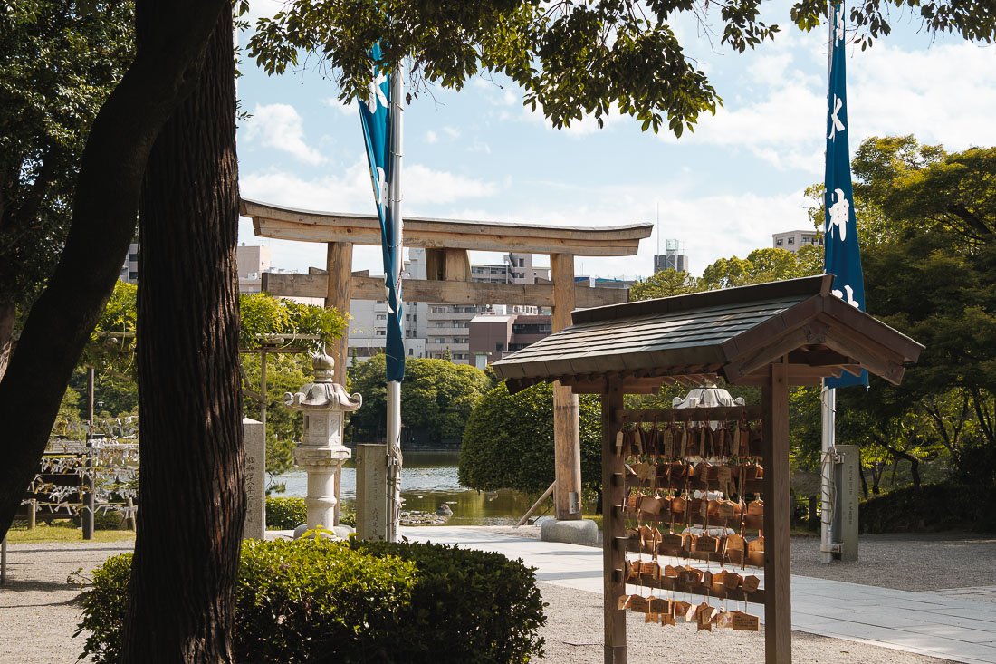 torii du temple dans le Jardin de Suizenji Jojuen