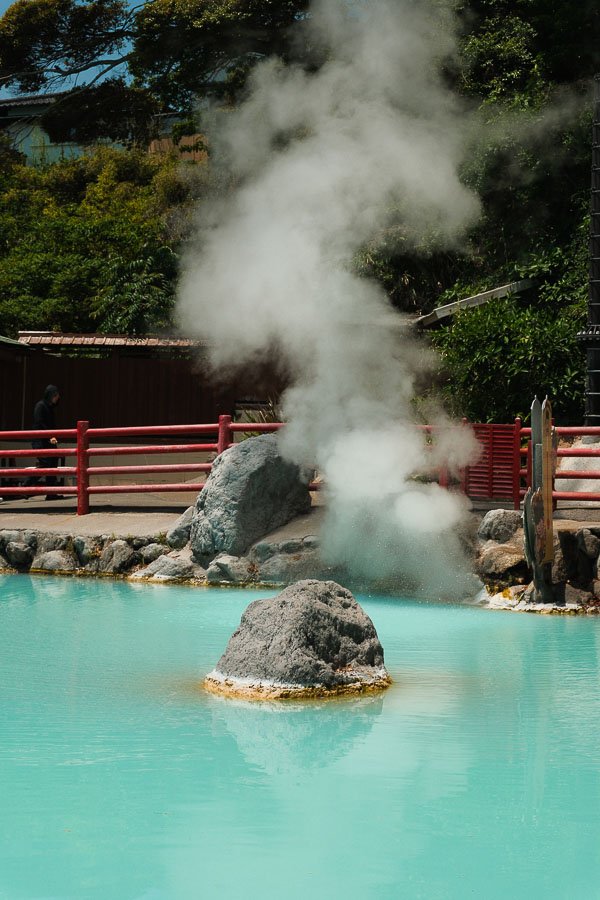 Eau bleu turquoise Kamado Jigoku