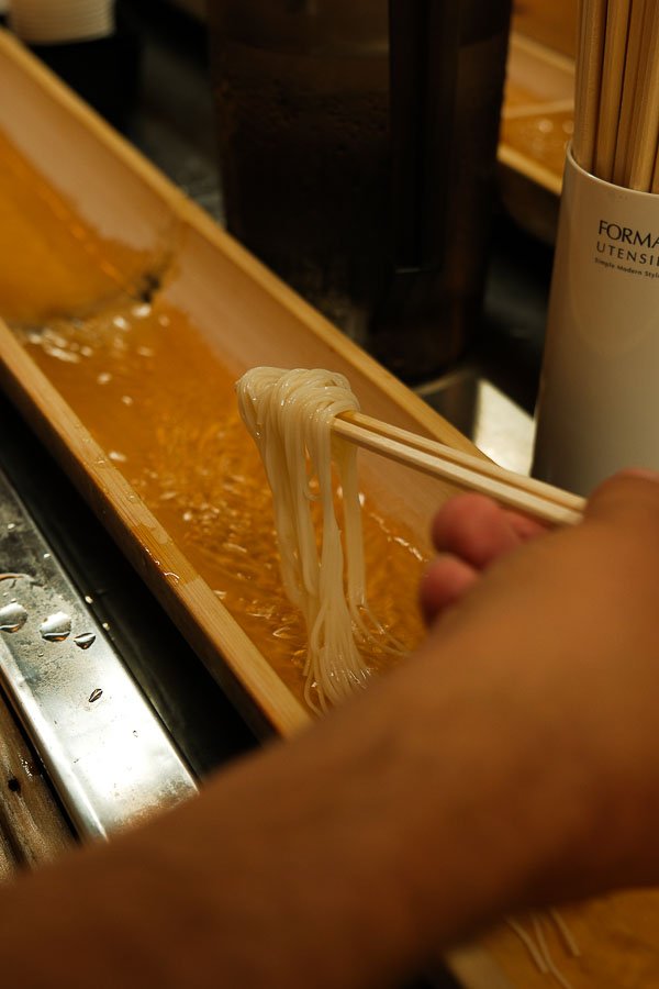 Nouilles chez Nagashi Somen Chiho-no-ie