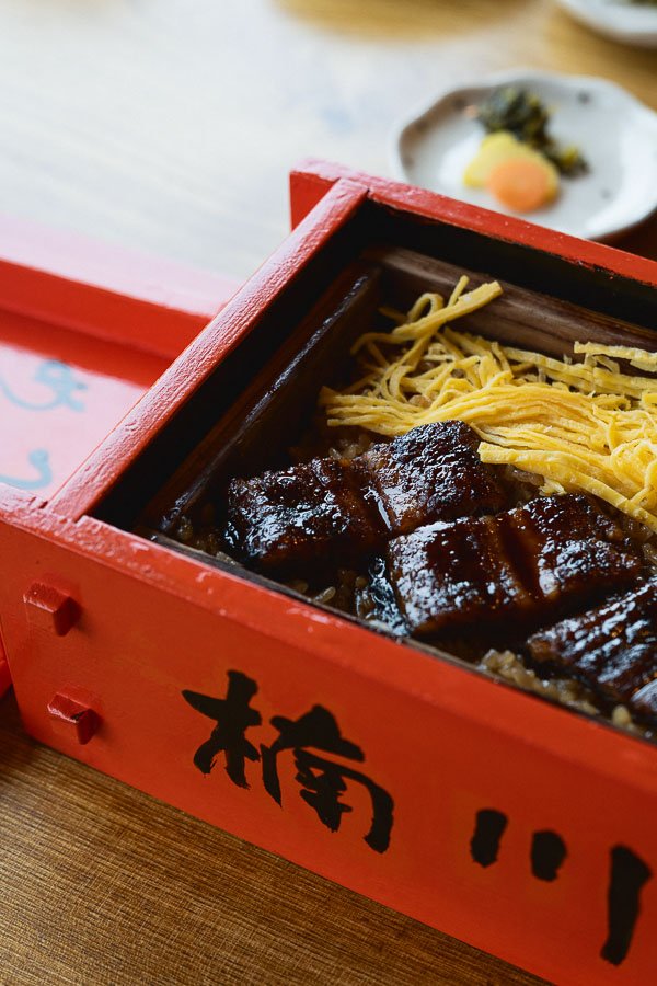 anguille dans une plat traditionnel au Japon