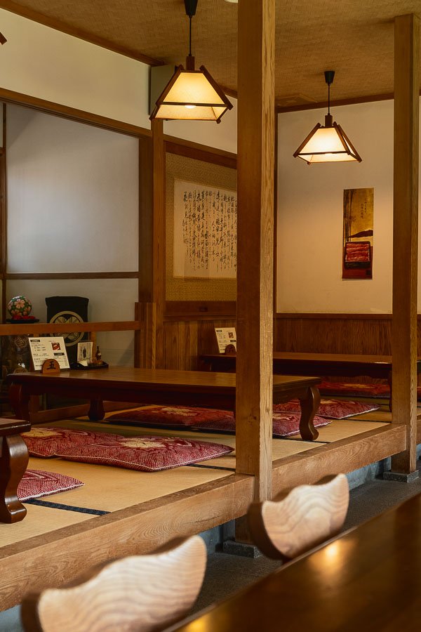 Intérieur d'un restaurant d'anguille à Yanagawa