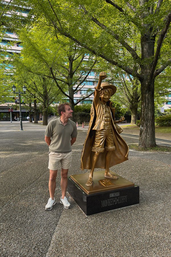 PL avec la statue de Luffy à Kumamoto