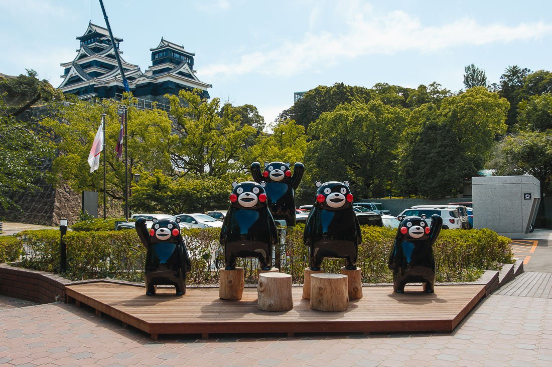 Les statue de Kumamon la mascotte de Kumamoto