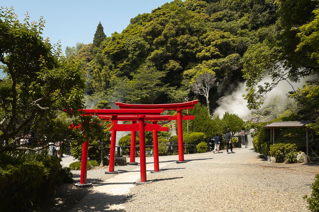 Toriis rouges de l'enfer de Umi Jigoku