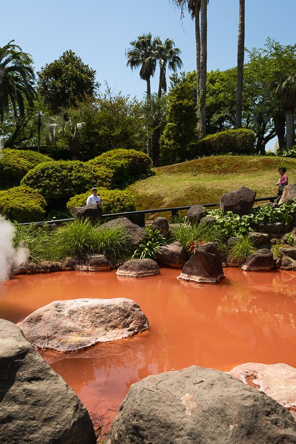 Eau orange à Umi Jigoku