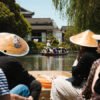 Des gens se baladent en barque à Yanagawa
